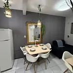 Apt com 2 qtos, 1 banheiro, mobiliado, fogão com gás, gostaria em Fortaleza Ceará