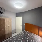 Apt com 2 qtos, 1 banheiro, mobiliado, fogão com gás, gostaria em Fortaleza Ceará