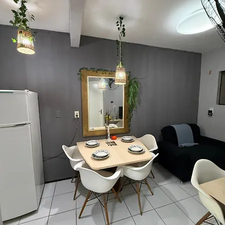 Com 2 Qtos, 1 Banheiro, Mobiliado, Fogão Com Gás, Gostaria Em Ceará Apartamento