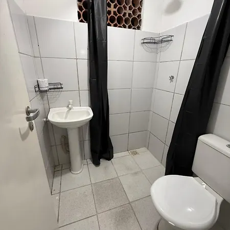 Apartamento Com 2 Qtos, 1 Banheiro, Mobiliado, Fogão Com Gás, Gostaria Em Ceará *