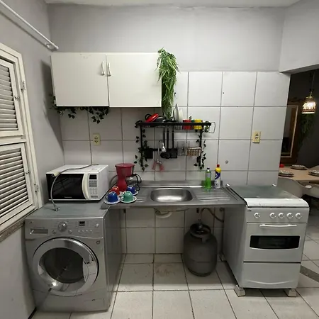 Com 2 Qtos, 1 Banheiro, Mobiliado, Fogão Com Gás, Gostaria Em Ceará *