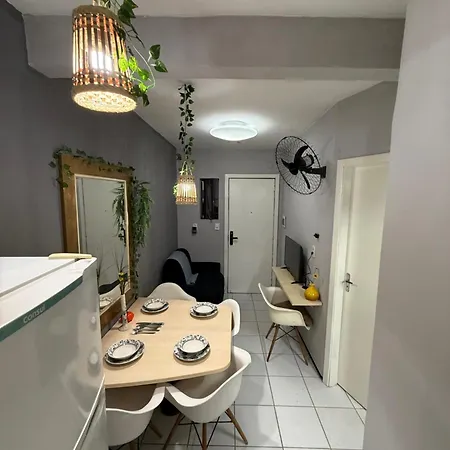Com 2 Qtos, 1 Banheiro, Mobiliado, Fogão Com Gás, Gostaria Em Ceará Apartamento